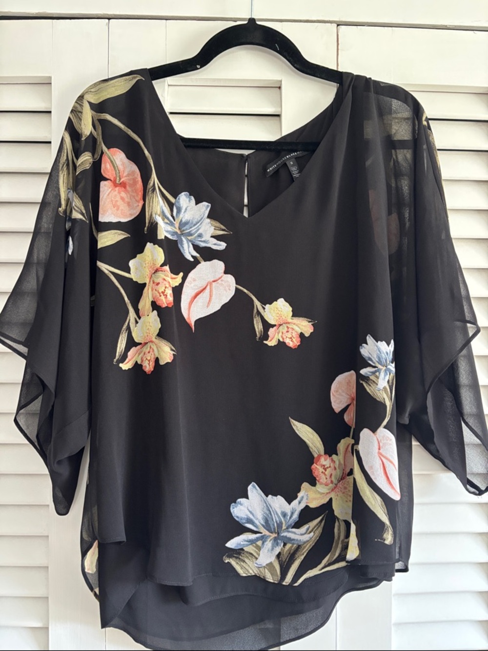 Women’s White House black market blouse sz small